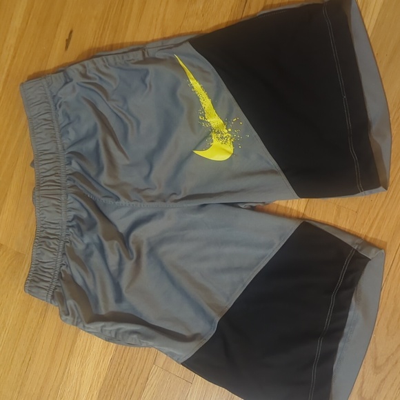 Nike Dri Fit Boys Shorts Size L - Picture 1 of 3